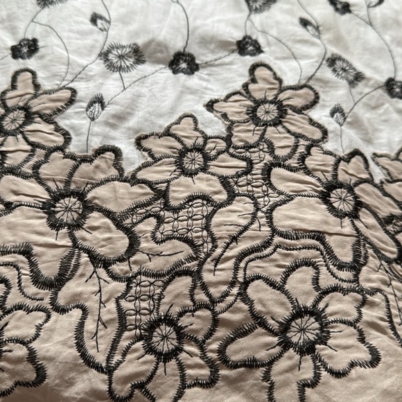 J.R. Notes by Carol Lin black ivory tan embroidered V cleavage full dress Sz 16 - Picture 8 of 9